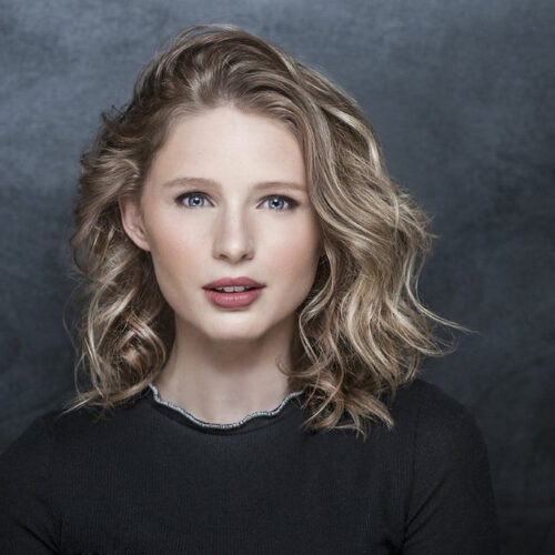 Alexandra Beaton actor